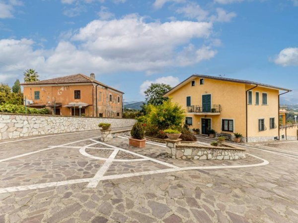 casa indipendente in vendita a Tarano