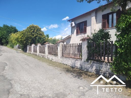 casa indipendente in vendita a Tarano