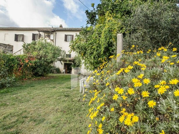casa indipendente in vendita a Tarano