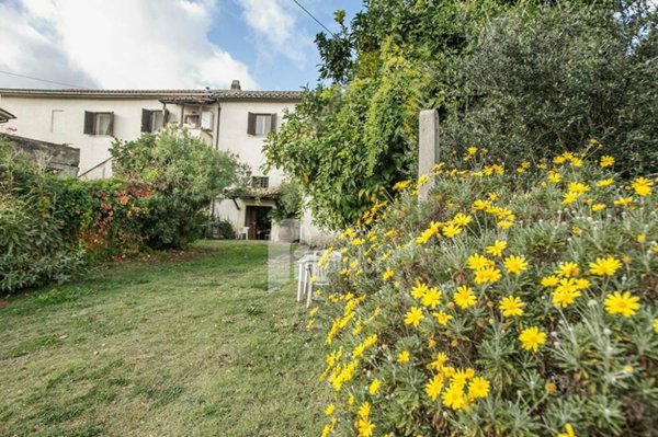 casa indipendente in vendita a Tarano