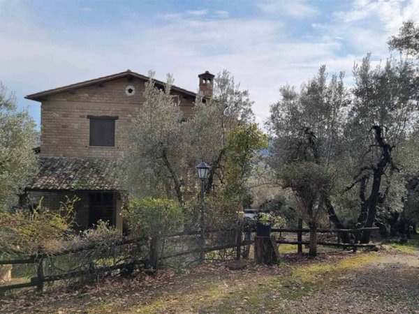 casa indipendente in vendita a Tarano