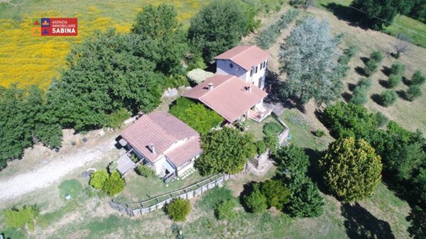 casa indipendente in vendita a Tarano