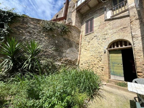 casa indipendente in vendita a Tarano in zona San Polo