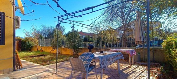 casa indipendente in vendita a Tarano in zona Baracche di San Polo