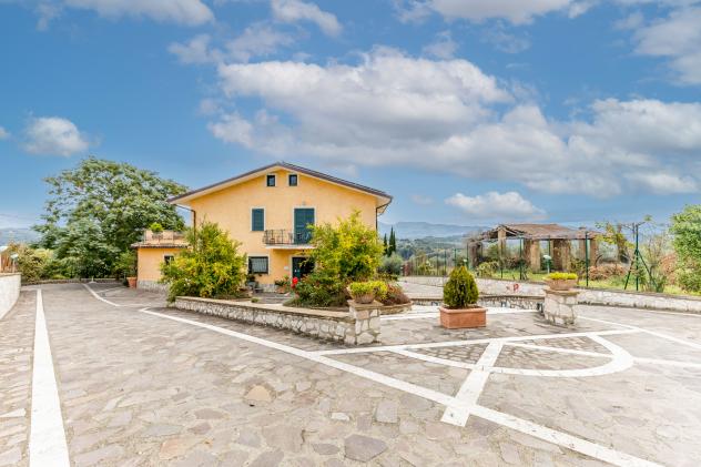 villa in vendita a Tarano