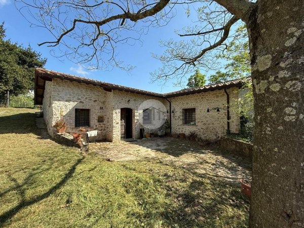 casa indipendente in vendita a Tarano