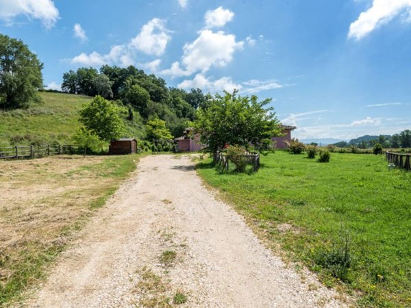 casa indipendente in vendita a Tarano