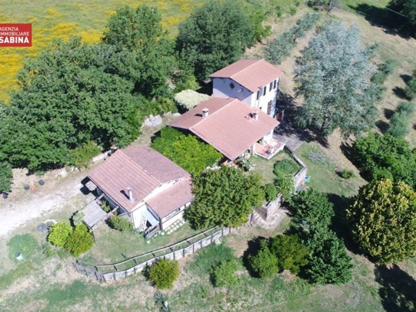 casa indipendente in vendita a Tarano