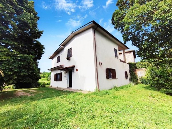 casa indipendente in vendita a Tarano in zona Baracche di San Polo