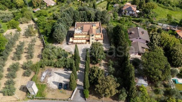casa indipendente in vendita a Tarano in zona Baracche di Tarano