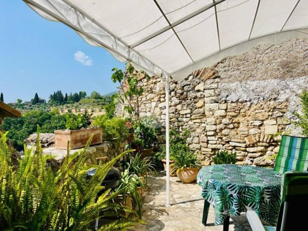casa indipendente in vendita a Tarano