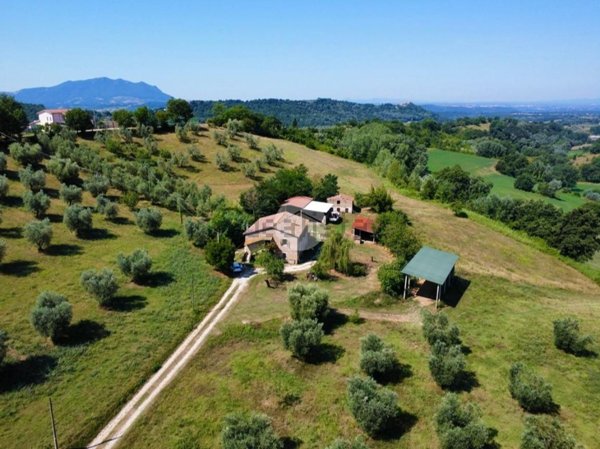 casa indipendente in vendita a Tarano