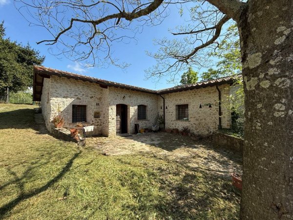 casa indipendente in vendita a Tarano