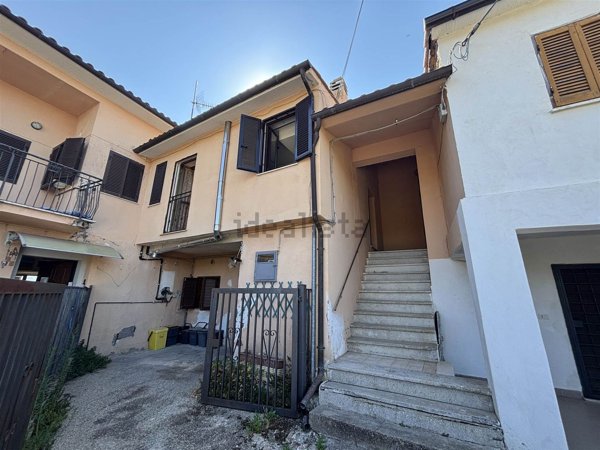 appartamento in vendita a Tarano in zona San Polo