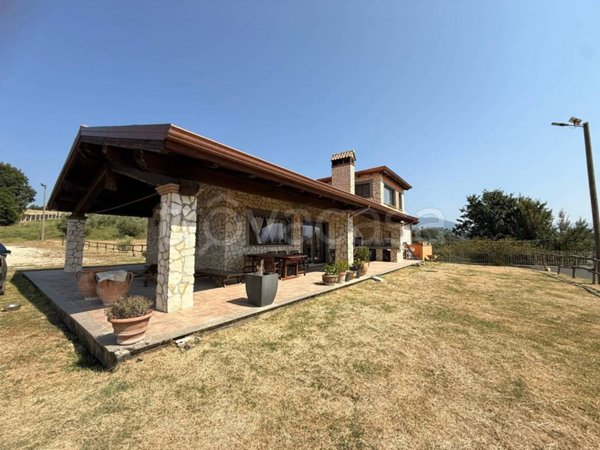 casa indipendente in vendita a Tarano in zona Baracche di San Polo