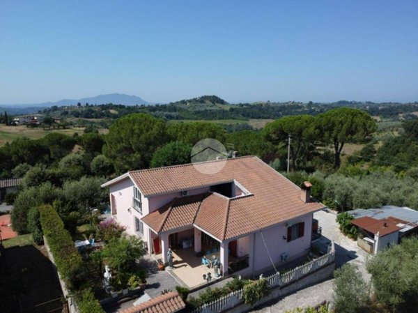 casa indipendente in vendita a Tarano in zona Baracche di Tarano