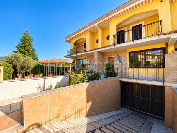 casa indipendente in vendita a Tarano in zona Baracche di San Polo