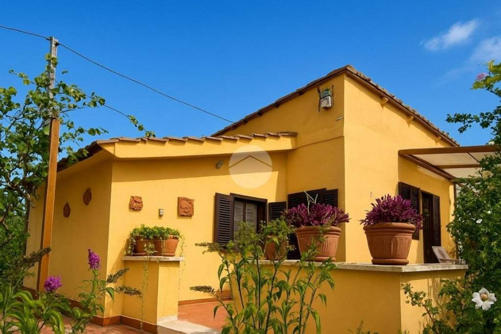 casa indipendente in vendita a Tarano in zona Baracche di San Polo
