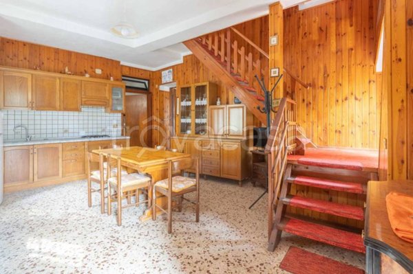 casa indipendente in vendita a Tarano