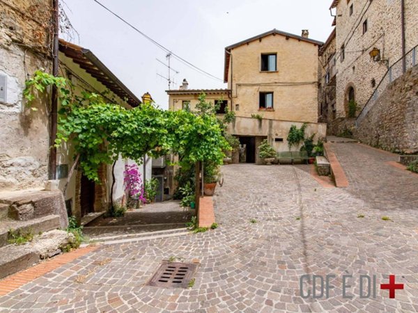 appartamento in vendita a Toffia