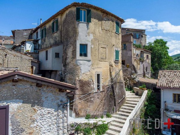 casa indipendente in vendita a Toffia