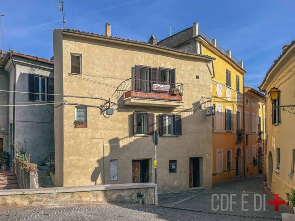 casa indipendente in vendita a Toffia