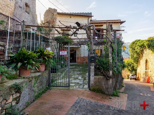 appartamento in vendita a Toffia