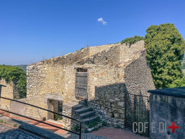 casa indipendente in vendita a Toffia