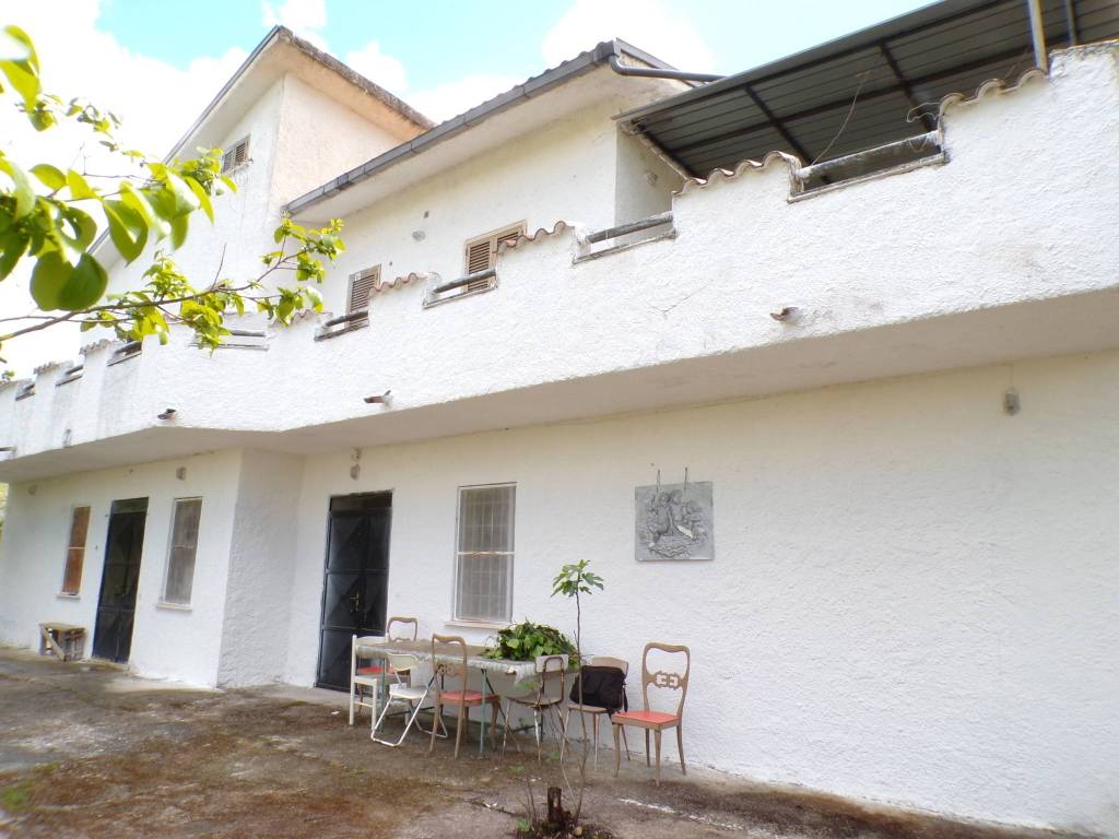 casa indipendente in vendita a Toffia
