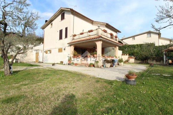 casa indipendente in vendita a Toffia