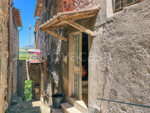 casa indipendente in vendita a Toffia