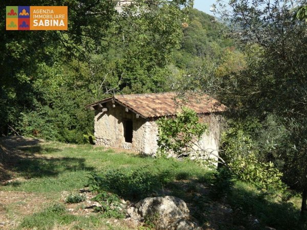 casale in vendita a Toffia