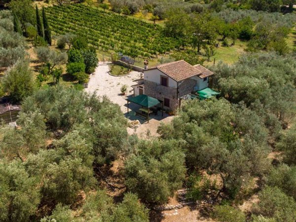 casa indipendente in vendita a Toffia