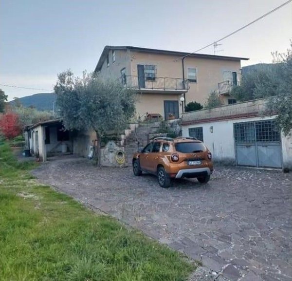 casa indipendente in vendita a Toffia