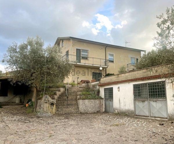 casa indipendente in vendita a Toffia