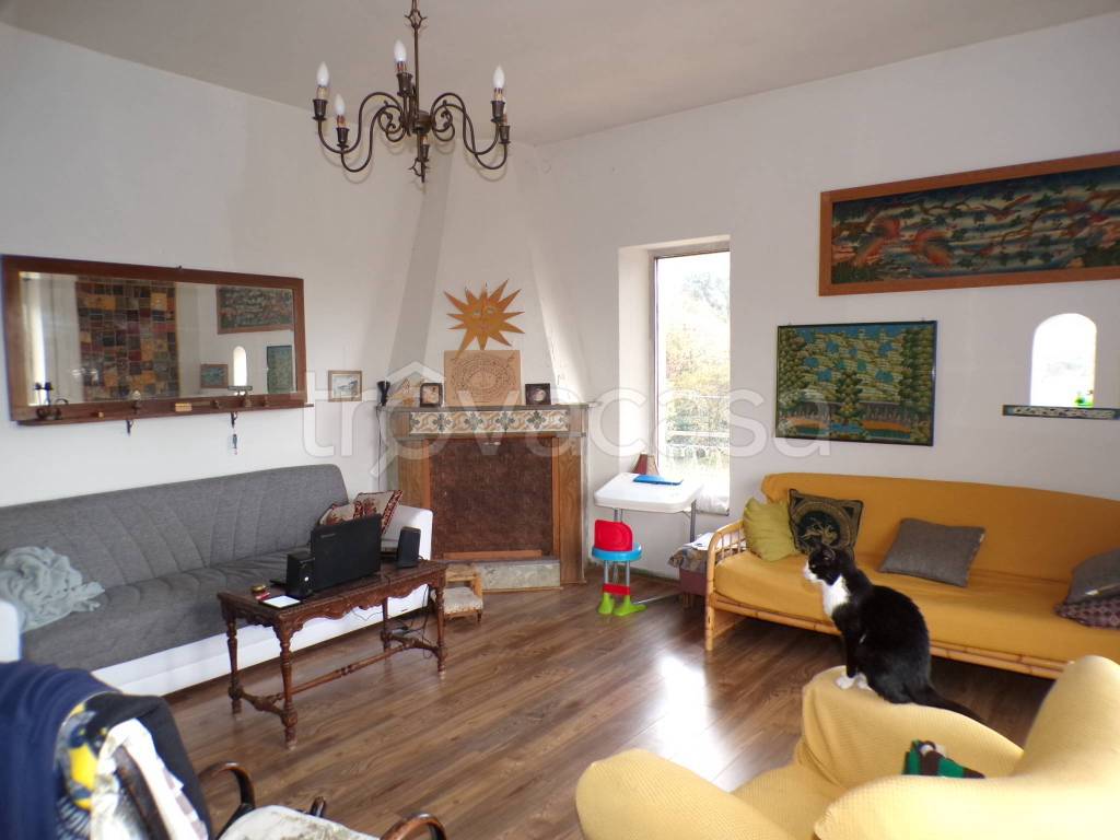 appartamento in vendita a Toffia