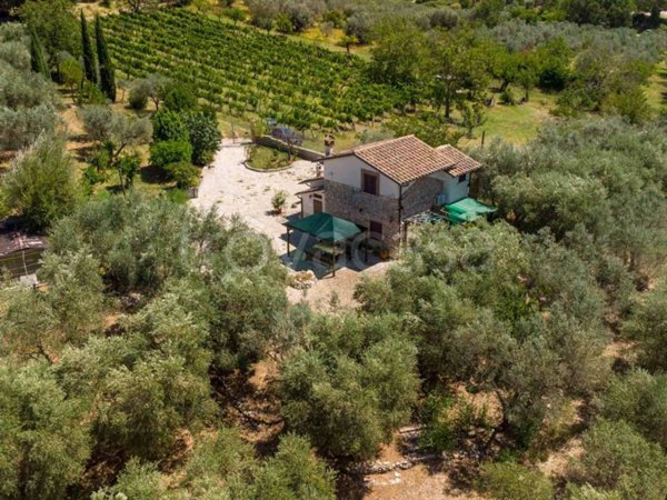 casa indipendente in vendita a Toffia