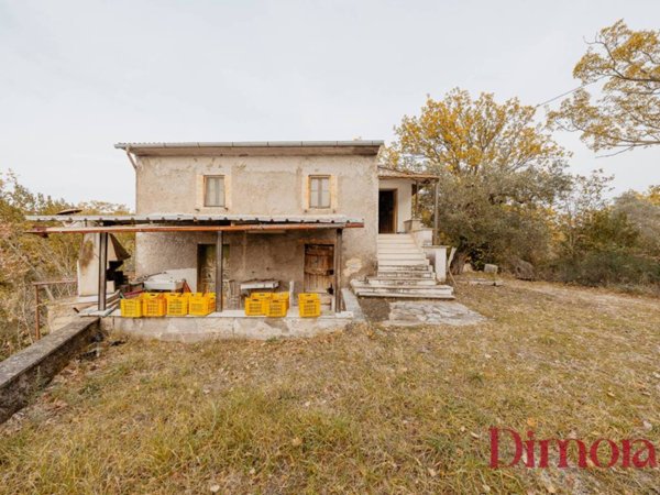 casa indipendente in vendita a Toffia