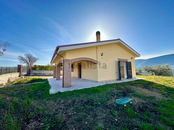 casa indipendente in vendita a Toffia