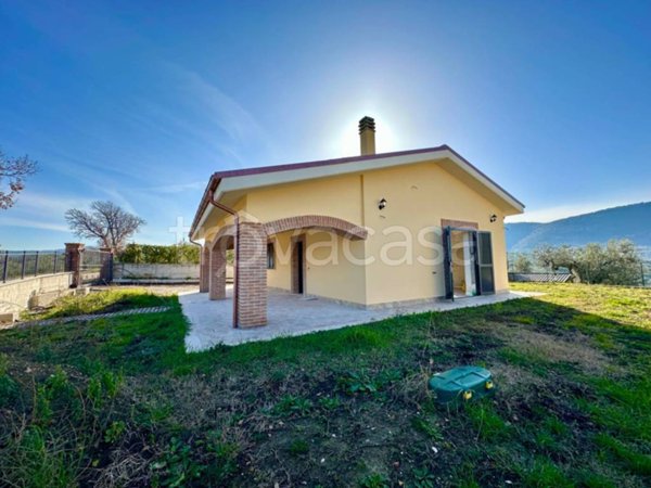 casa indipendente in vendita a Toffia