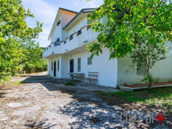 casa indipendente in vendita a Toffia