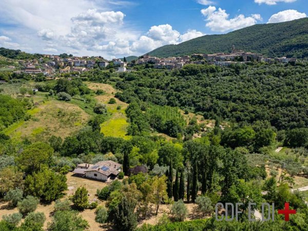 casa indipendente in vendita a Toffia