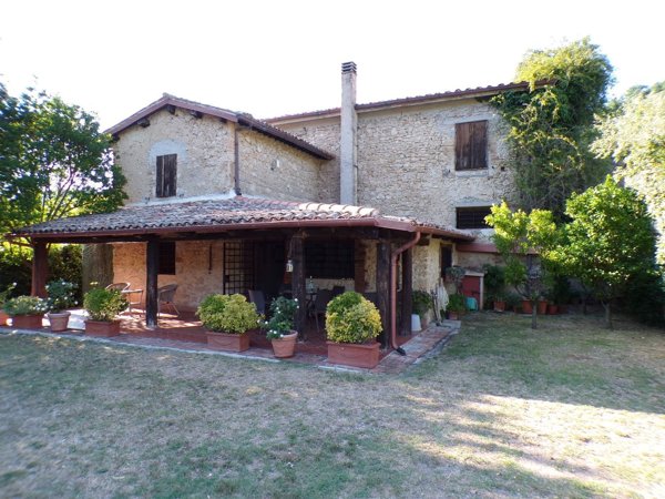 casa indipendente in vendita a Toffia