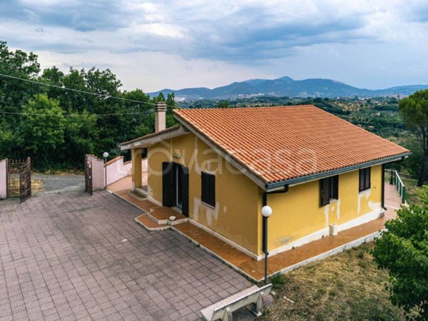 casa indipendente in vendita a Toffia