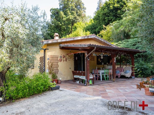 casa indipendente in vendita a Toffia