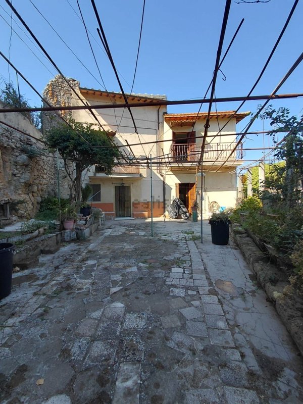 casa indipendente in vendita a Toffia