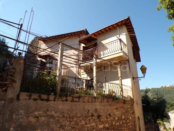 casa indipendente in vendita a Toffia