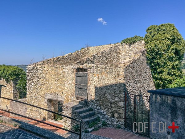 casa indipendente in vendita a Toffia