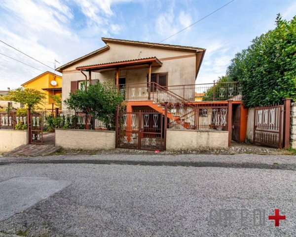 casa indipendente in vendita a Torricella in Sabina