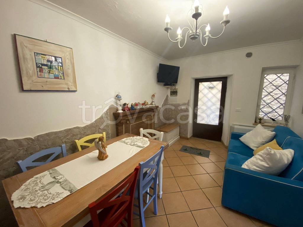 appartamento in vendita a Torricella in Sabina in zona Ornaro
